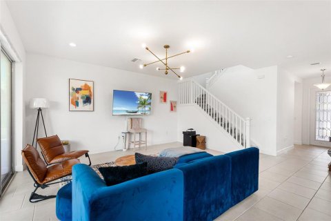Casa en alquiler en Wesley Chapel, Florida, 5 dormitorios, 302.03 m2 № 2104725 - foto 4