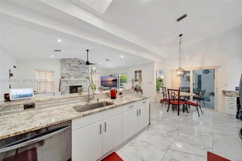Купить виллу или дом в Корал-Спрингс, Флорида 4 спальни, 236.71м2, № 2046561 - фото 8