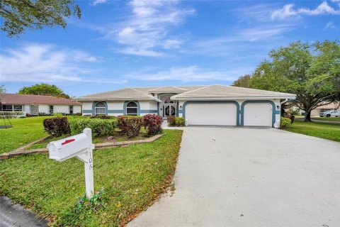 Купить виллу или дом в Корал-Спрингс, Флорида 4 спальни, 236.71м2, № 2046561 - фото 2