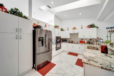 Купить виллу или дом в Корал-Спрингс, Флорида 4 спальни, 236.71м2, № 2046561 - фото 7