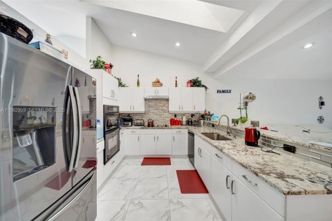 Купить виллу или дом в Корал-Спрингс, Флорида 4 спальни, 236.71м2, № 2046561 - фото 6