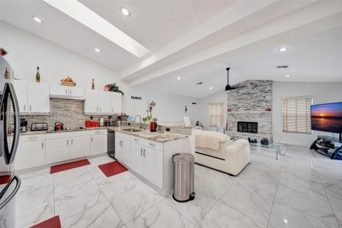 Купить виллу или дом в Корал-Спрингс, Флорида 4 спальни, 236.71м2, № 2046561 - фото 11