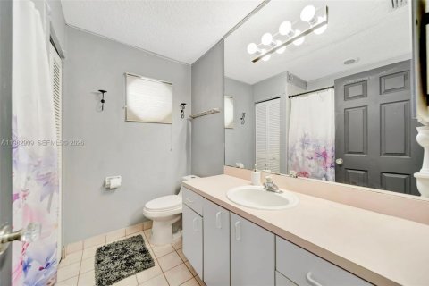 Купить виллу или дом в Корал-Спрингс, Флорида 4 спальни, 236.71м2, № 2046561 - фото 29