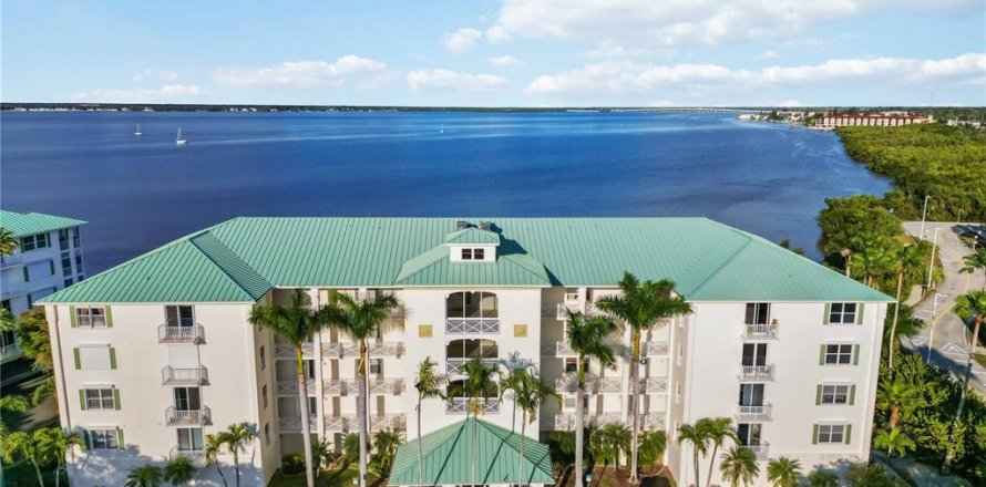 Condo à Punta Gorda, Floride, 3 chambres  № 2212336