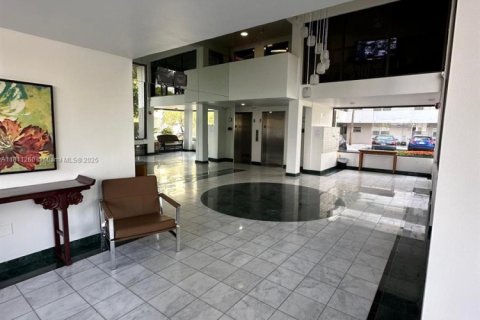 Condo in North Miami Beach, Florida, 1 bedroom  № 1756019 - photo 21