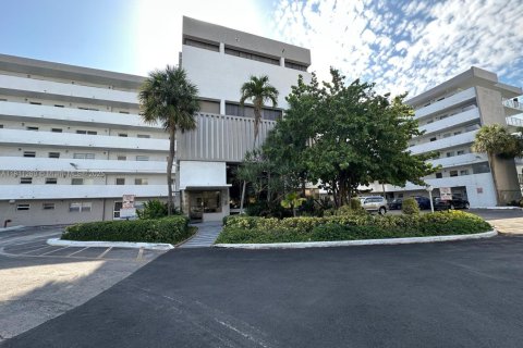 Condo in North Miami Beach, Florida, 1 bedroom  № 1756019 - photo 19