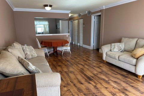 Condo in North Miami Beach, Florida, 1 bedroom  № 1756019 - photo 9