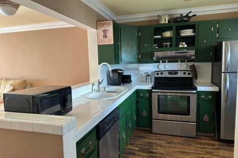 Condo in North Miami Beach, Florida, 1 bedroom  № 1756019 - photo 14