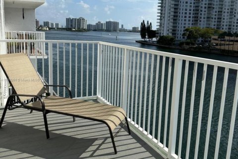 Condo in North Miami Beach, Florida, 1 bedroom  № 1756019 - photo 6
