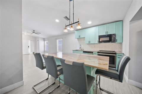 House in Riverview, Florida 4 bedrooms, 148.64 sq.m. № 1757024 - photo 7
