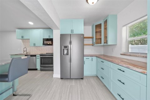 House in Riverview, Florida 4 bedrooms, 148.64 sq.m. № 1757024 - photo 6