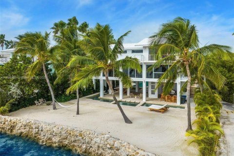 House in Key Largo, Florida 3 bedrooms, 477.52 sq.m. № 1737777 - photo 13