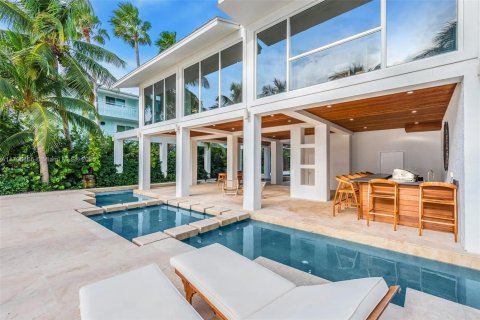 House in Key Largo, Florida 3 bedrooms, 477.52 sq.m. № 1737777 - photo 18