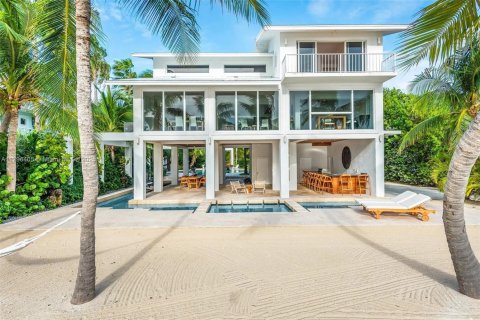 House in Key Largo, Florida 3 bedrooms, 477.52 sq.m. № 1737777 - photo 22