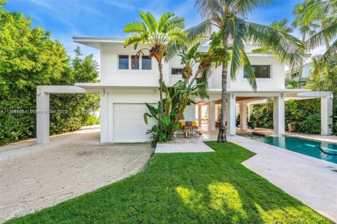 House in Key Largo, Florida 3 bedrooms, 477.52 sq.m. № 1737777 - photo 28