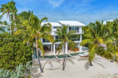 House in Key Largo, Florida 3 bedrooms, 477.52 sq.m. № 1737777 - photo 5