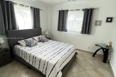 House in Delray Beach, Florida 3 bedrooms, 248.42 sq.m. № 1994173 - photo 16