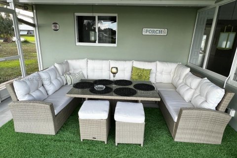 House in Delray Beach, Florida 3 bedrooms, 248.42 sq.m. № 1994173 - photo 22