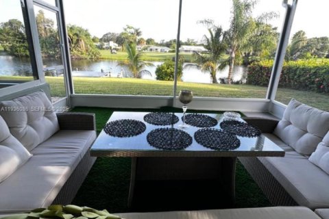 House in Delray Beach, Florida 3 bedrooms, 248.42 sq.m. № 1994173 - photo 20