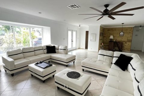 House in Delray Beach, Florida 3 bedrooms, 248.42 sq.m. № 1994173 - photo 14