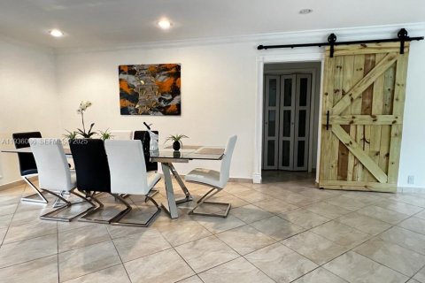 House in Delray Beach, Florida 3 bedrooms, 248.42 sq.m. № 1994173 - photo 10