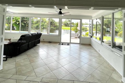 House in Delray Beach, Florida 3 bedrooms, 248.42 sq.m. № 1994173 - photo 12