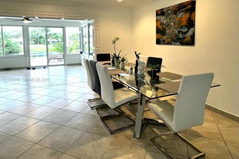 House in Delray Beach, Florida 3 bedrooms, 248.42 sq.m. № 1994173 - photo 15