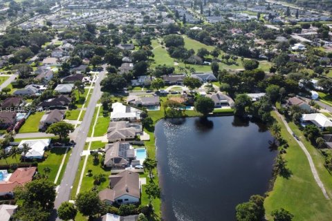 House in Delray Beach, Florida 3 bedrooms, 248.42 sq.m. № 1994173 - photo 5