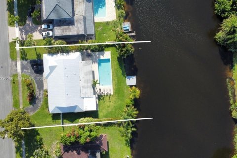 House in Delray Beach, Florida 3 bedrooms, 248.42 sq.m. № 1994173 - photo 4