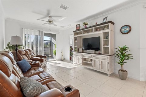 House in Zephyrhills, Florida 2 bedrooms, 131.27 sq.m. № 1857657 - photo 13