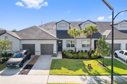 House in Zephyrhills, Florida 2 bedrooms, 131.27 sq.m. № 1857657 - photo 2