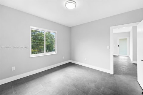 House in Miami, Florida 3 bedrooms, 162.02 sq.m. № 2002570 - photo 11