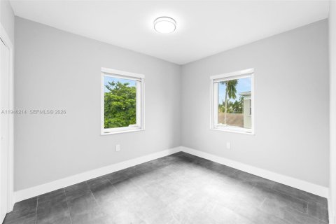 House in Miami, Florida 3 bedrooms, 162.02 sq.m. № 2002570 - photo 12