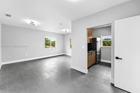 House in Miami, Florida 3 bedrooms, 162.02 sq.m. № 2002570 - photo 4