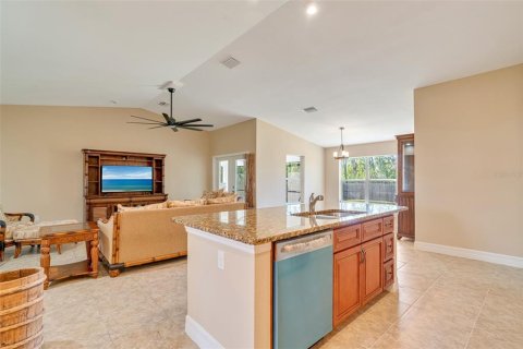 House in Port Charlotte, Florida 3 bedrooms, 149.67 sq.m. № 1525130 - photo 14