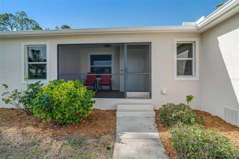 House in Port Charlotte, Florida 3 bedrooms, 149.67 sq.m. № 1525130 - photo 9