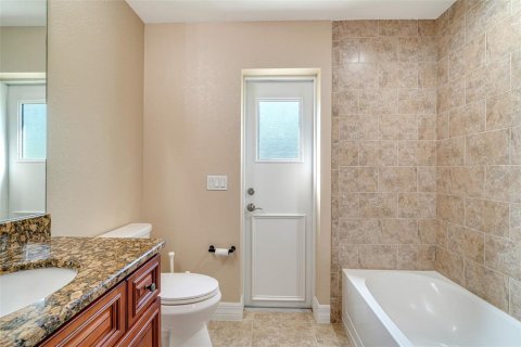 House in Port Charlotte, Florida 3 bedrooms, 149.67 sq.m. № 1525130 - photo 25