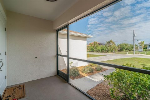 House in Port Charlotte, Florida 3 bedrooms, 149.67 sq.m. № 1525130 - photo 11