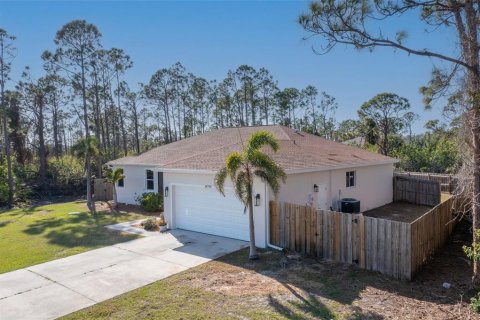 House in Port Charlotte, Florida 3 bedrooms, 149.67 sq.m. № 1525130 - photo 2
