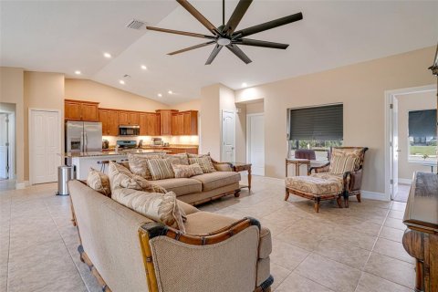 House in Port Charlotte, Florida 3 bedrooms, 149.67 sq.m. № 1525130 - photo 15