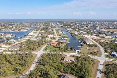 House in Port Charlotte, Florida 3 bedrooms, 149.67 sq.m. № 1525130 - photo 5