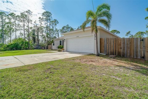 House in Port Charlotte, Florida 3 bedrooms, 149.67 sq.m. № 1525130 - photo 7