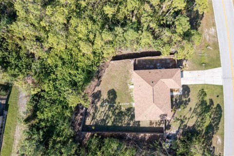 House in Port Charlotte, Florida 3 bedrooms, 149.67 sq.m. № 1525130 - photo 3