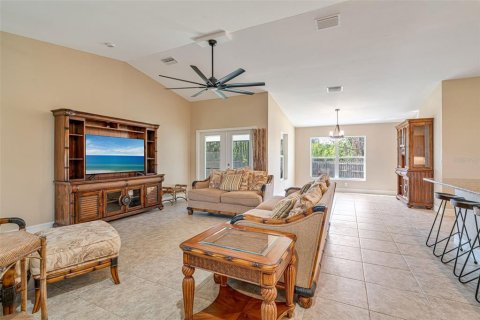 House in Port Charlotte, Florida 3 bedrooms, 149.67 sq.m. № 1525130 - photo 13