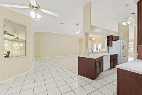 House in Spring Hill, Florida 3 bedrooms, 183.39 sq.m. № 1717651 - photo 12
