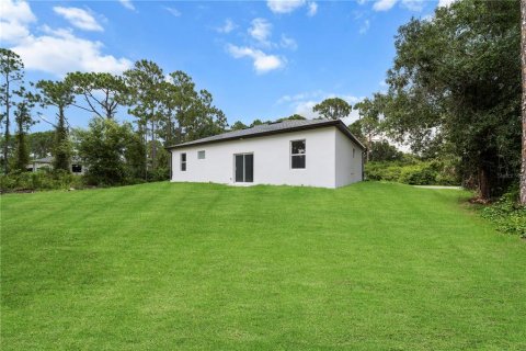 House in Lehigh Acres, Florida 3 bedrooms, 117.99 sq.m. № 1844995 - photo 2