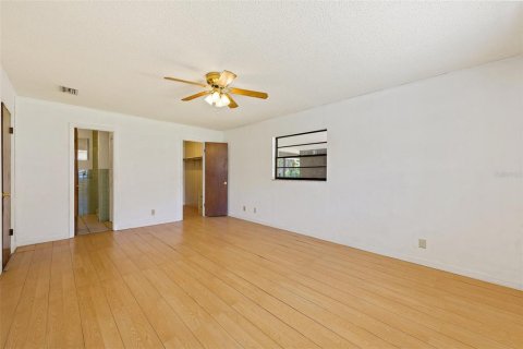 House in Wildwood, Florida 3 bedrooms, 193.24 sq.m. № 1129738 - photo 27
