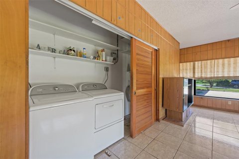 House in Wildwood, Florida 3 bedrooms, 193.24 sq.m. № 1129738 - photo 25