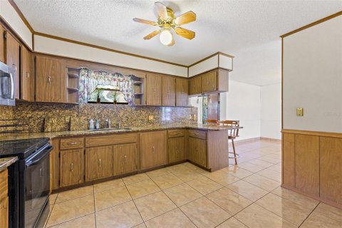 House in Wildwood, Florida 3 bedrooms, 193.24 sq.m. № 1129738 - photo 9