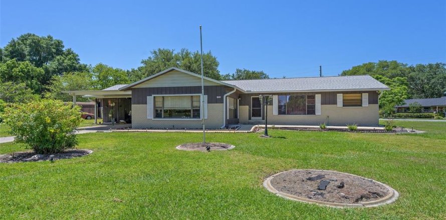 House in Wildwood, Florida 3 bedrooms, 193.24 sq.m. № 1129738